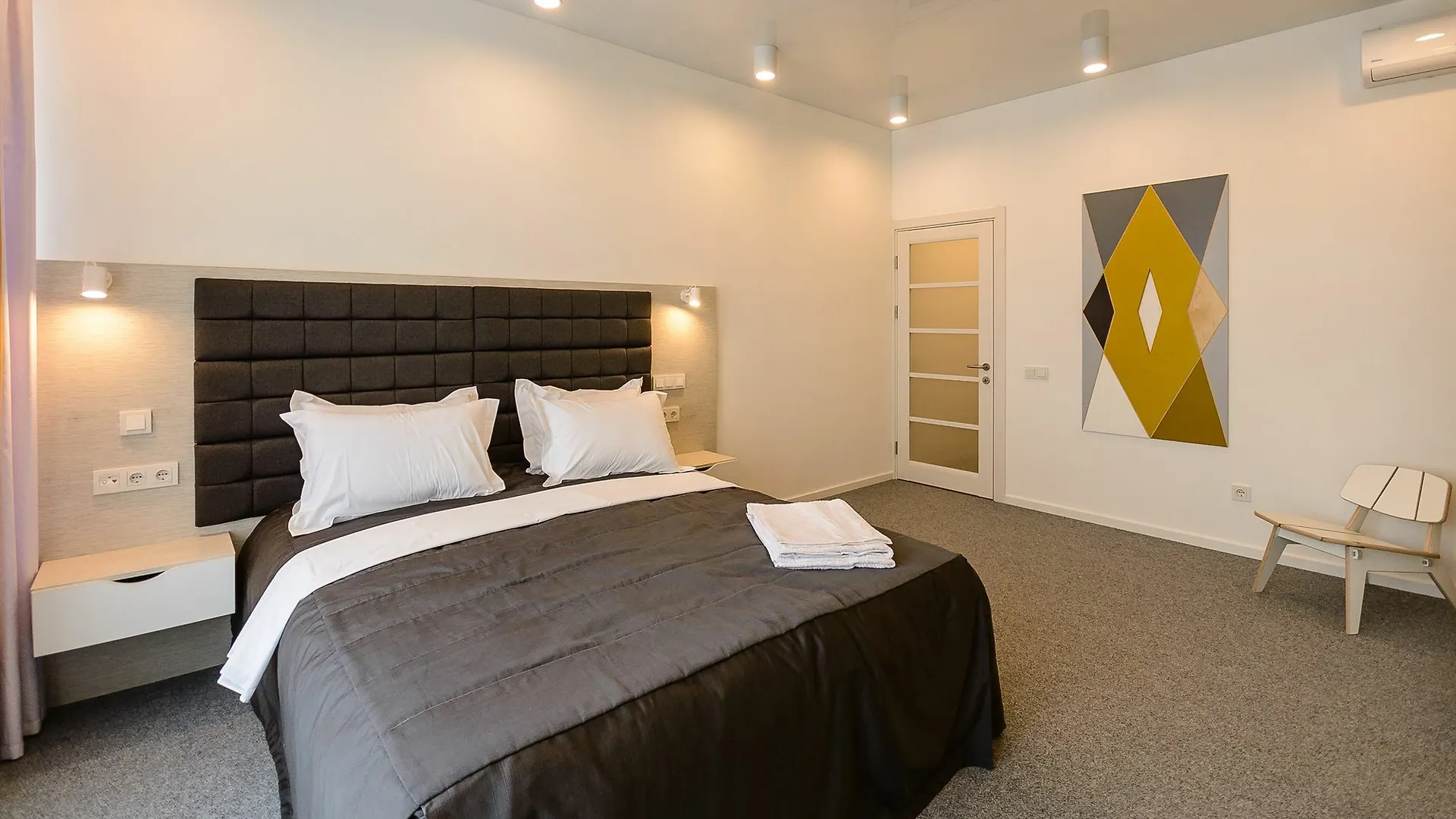 Partner Guest House Klovs'Kyi Kyiv 0*,  Ukraine